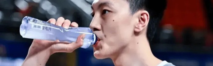 广东80-82新疆4坏消息！胡明轩徐杰没法看，二阵狂丢分，防守辣眼|全明星|焦泊乔|比赛|懒懒|CBA_新浪体育_新浪新闻