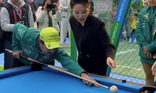 世界杯最新版-跨界，“头哥”阿隆索与潘晓婷及男篮名宿杨鸣、刘炜互动